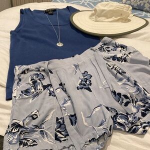 Joe Fresh Blue and White Floral Women Shorts size medium